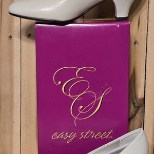Easy Street Women's White Kitten Heel Pumps